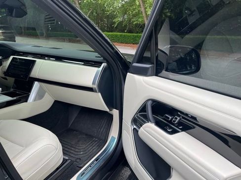 Certified 2025 Land Rover Range Rover Long Wheelbase SE AWD/4WD image 10