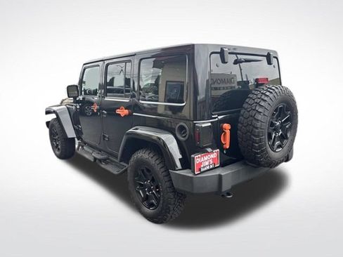 Used 2015 Jeep Wrangler Unlimited Rubicon w/ Connectivity Group AWD/4WD image 5