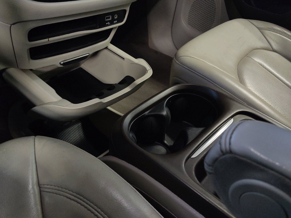 Used 2020 Chrysler Pacifica Touring-L FWD image 26