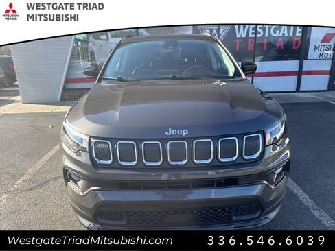 Used 2022 Jeep Compass Latitude AWD/4WD image 2