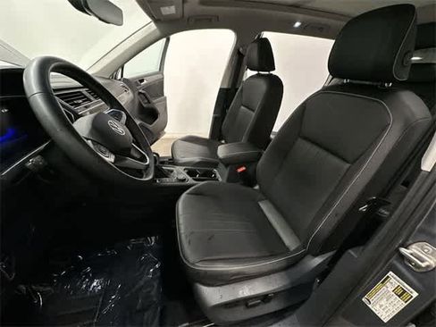 Certified 2022 Volkswagen Tiguan SE w/ Panoramic Sunroof Package image 19