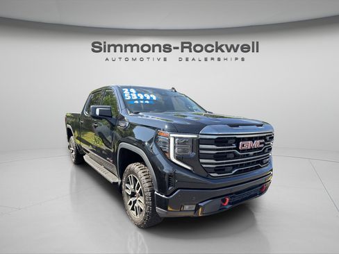 Used 2024 GMC Sierra 1500 AT4 w/ Technology Package AWD/4WD image 6