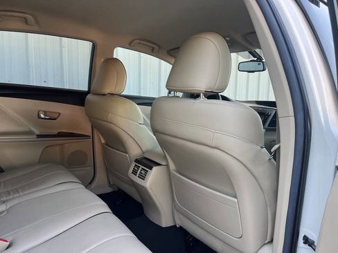 Used 2014 Toyota Venza LE image 17