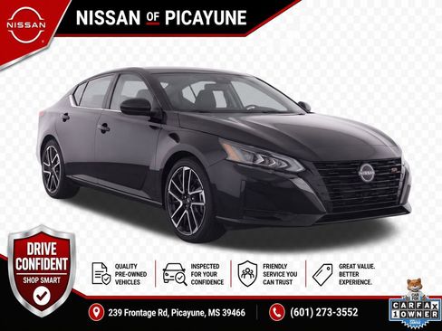 Used 2025 Nissan Sentra SR FWD image 2