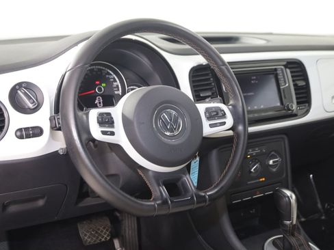 Used 2016 Volkswagen Beetle 1.8T Classic FWD image 6