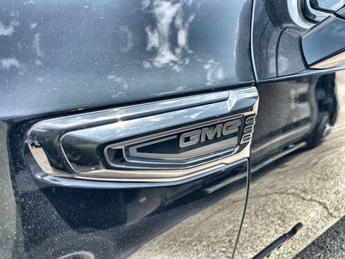 Used 2025 GMC Yukon XL AT4 w/ AT4 Premium Plus Package AWD/4WD image 3