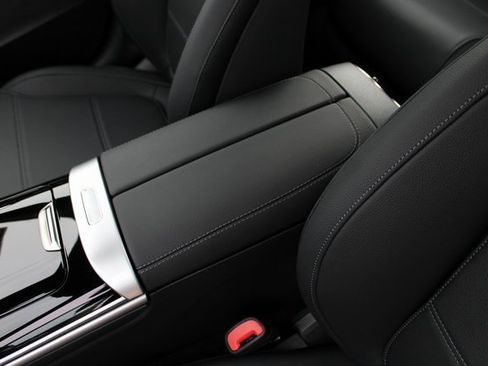 New 2025 Mercedes-Benz C 300 4MATIC Sedan image 31