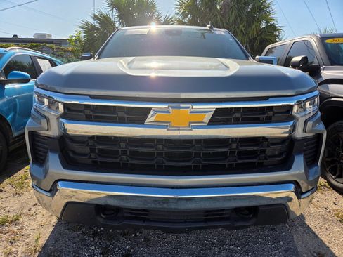 Used 2023 Chevrolet Silverado 1500 LT AWD/4WD image 2