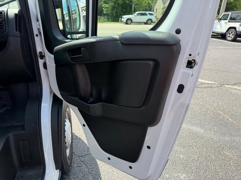 Used 2025 RAM ProMaster 2500 w/ Convenience Group FWD image 24