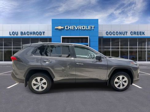 Used 2024 Toyota RAV4 LE FWD image 9