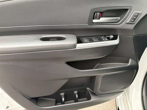 Certified 2025 Toyota Sienna Platinum FWD image 22