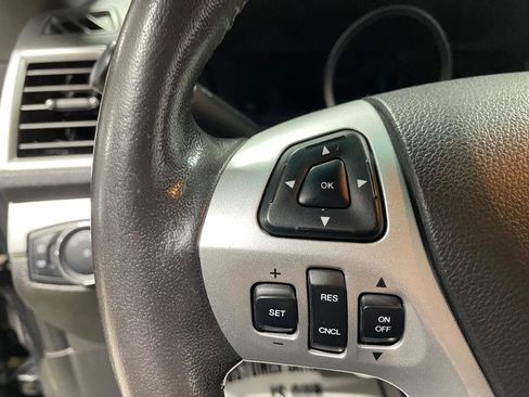 Used 2014 Ford Explorer XLT w/ Equipment Group 202A AWD/4WD image 32