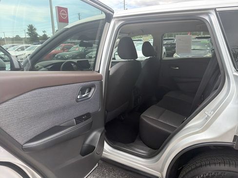 Used 2023 Nissan Rogue SV FWD image 21