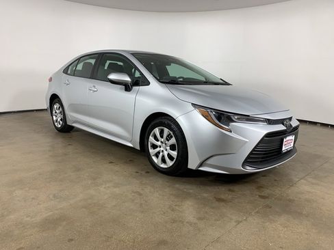 Used 2024 Toyota Corolla LE image 5