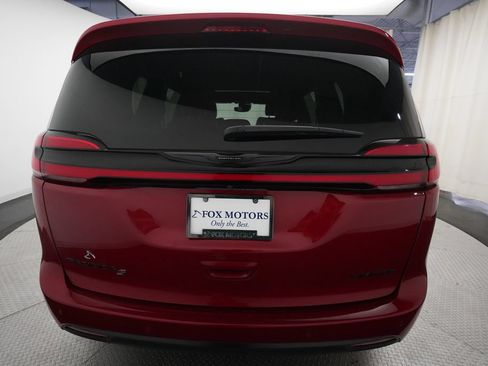 Used 2025 Chrysler Pacifica Limited FWD image 26
