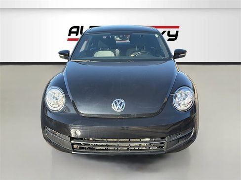 Used 2019 Volkswagen Beetle 2.0T SE image 2