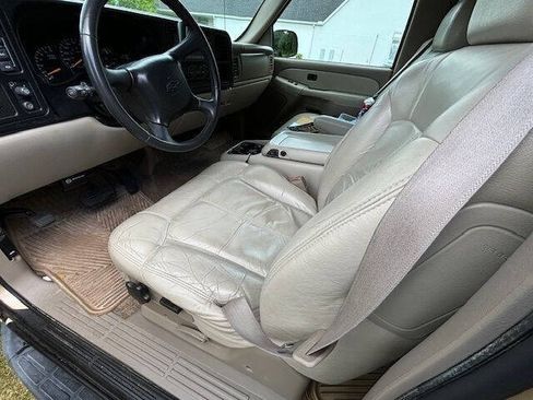 Used 2001 Chevrolet Tahoe 4WD w/ LS Preferred Equipment Group image 8