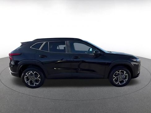 Used 2025 Chevrolet Trax LT FWD image 16