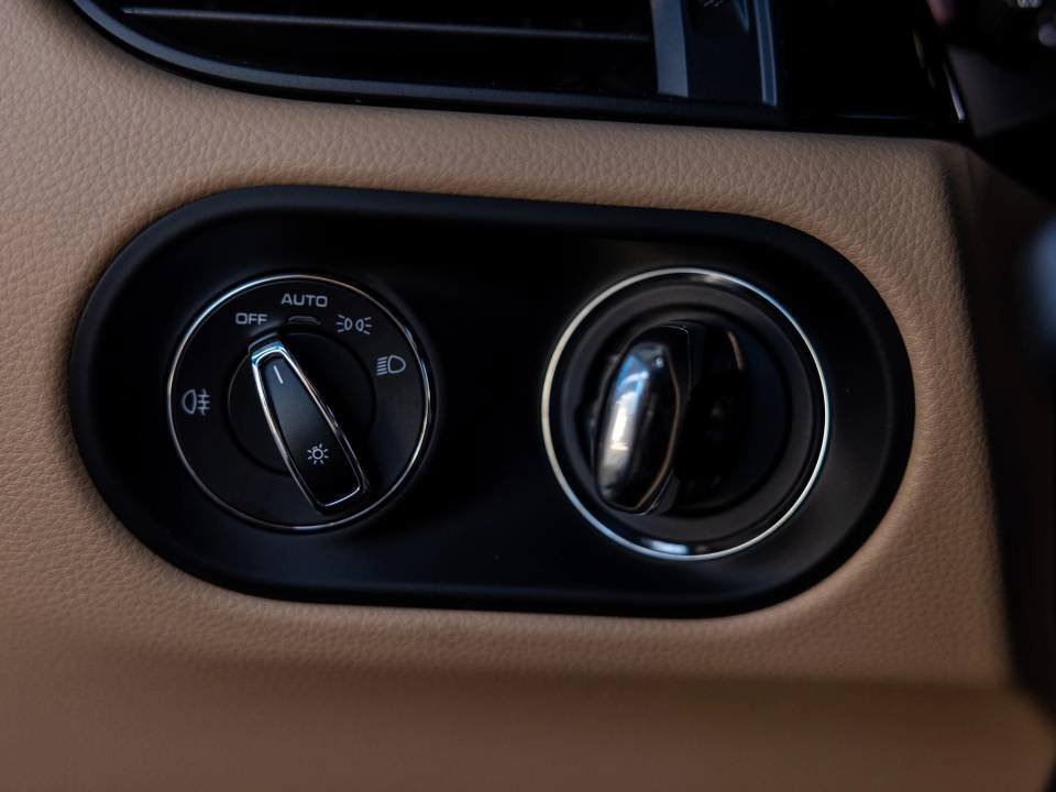 Certified 2026 Porsche Macan AWD/4WD image 43
