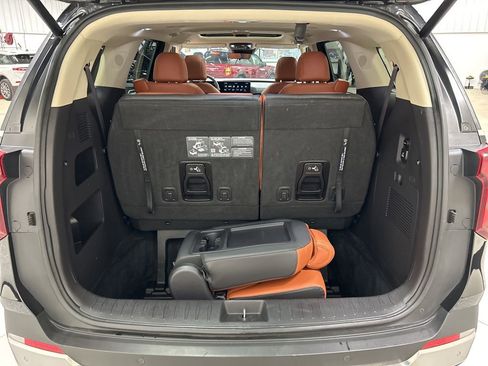 Used 2025 Kia Carnival SX FWD image 38