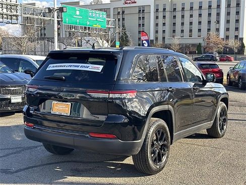 Certified 2024 Jeep Grand Cherokee Altitude image 2