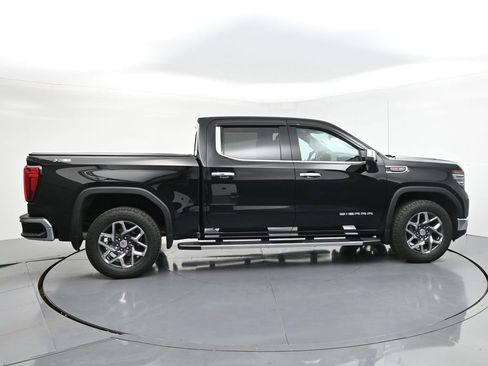 Certified 2022 GMC Sierra 1500 SLT w/ SLT Convenience Package AWD/4WD image 4