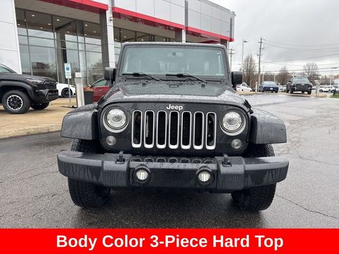 Used 2017 Jeep Wrangler Unlimited Sahara w/ Connectivity Group AWD/4WD image 10