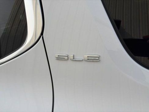 Used 2023 GMC Acadia SLE FWD image 48