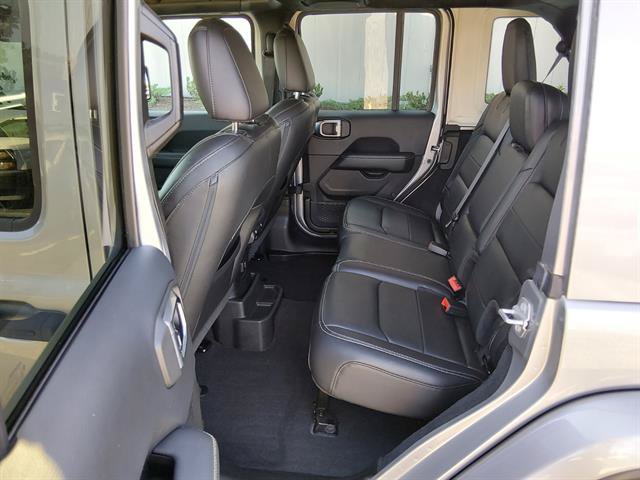 Used 2019 Jeep Wrangler Unlimited Sahara AWD/4WD image 11