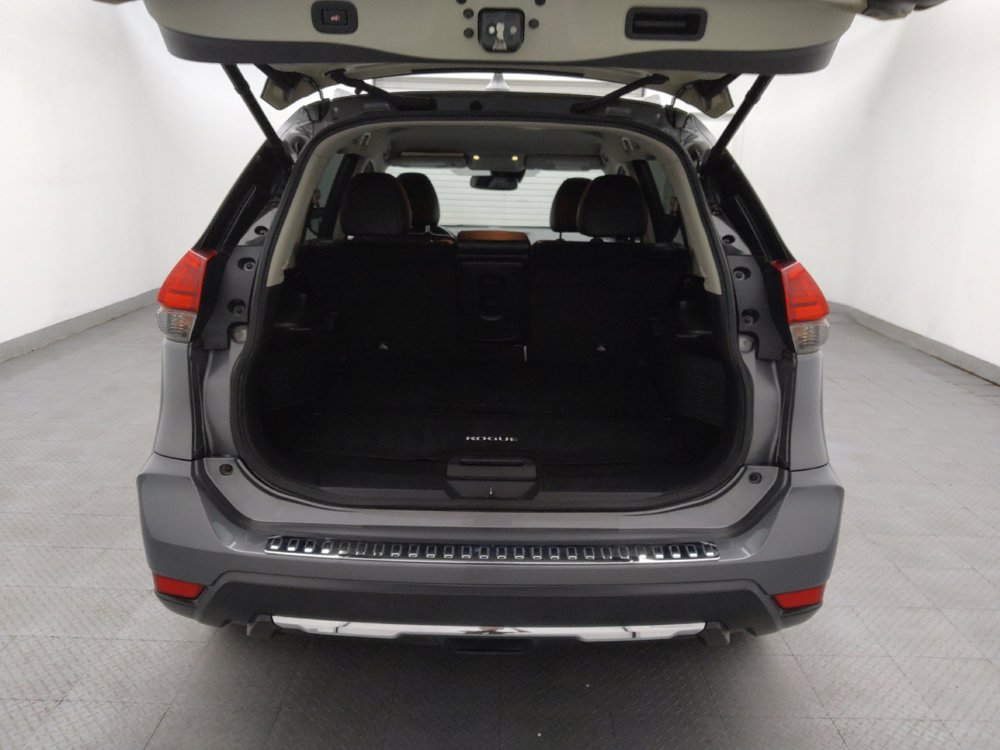 Used 2017 Nissan Rogue SL FWD image 29