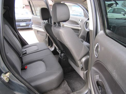 Used 2011 Chevrolet HHR LS image 13