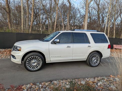 Used 2016 Lincoln Navigator Select image 2