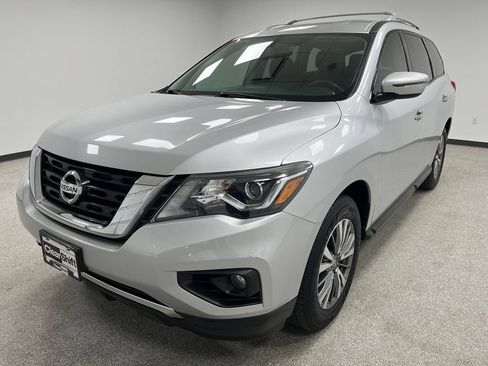 Used 2018 Nissan Pathfinder SV FWD image 4