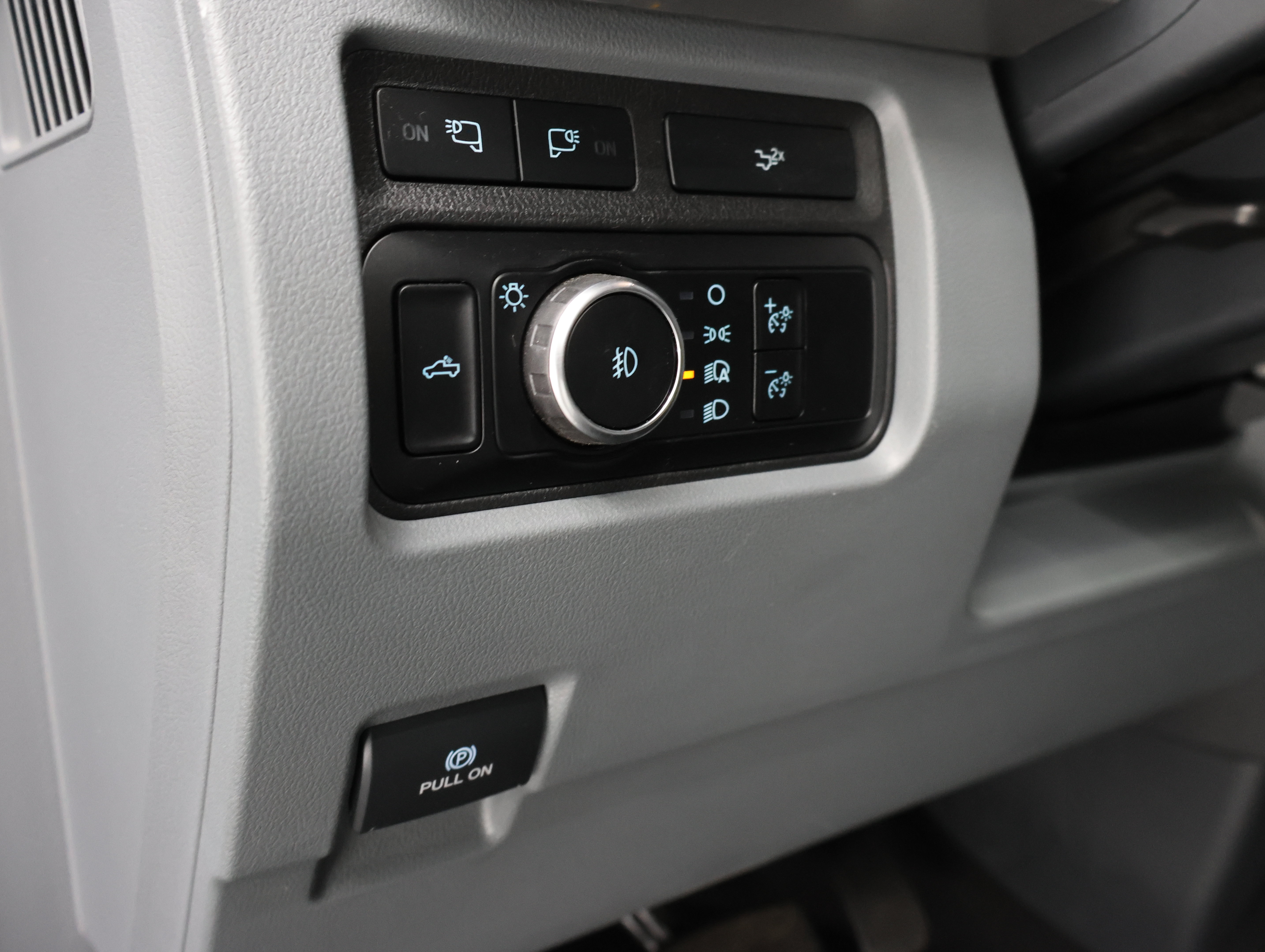 Used 2023 Ford F350 XLT w/ XLT Premium Package AWD/4WD image 46