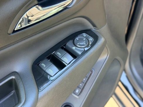 Used 2023 Chevrolet Equinox Premier image 20