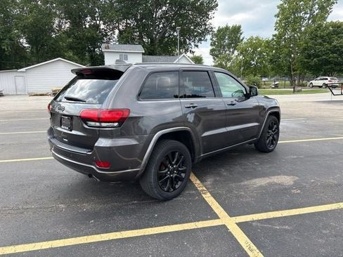 Used 2018 Jeep Grand Cherokee Altitude AWD/4WD image 3
