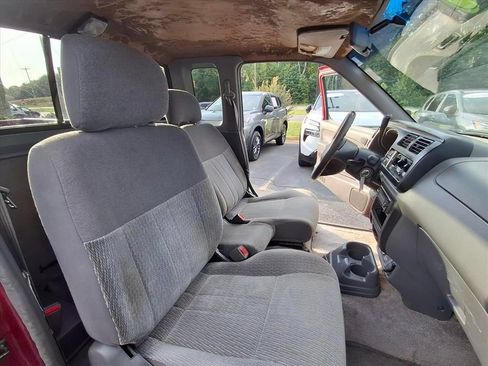 Used 2000 Nissan Frontier XE RWD image 25