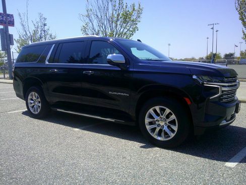 Used 2021 Chevrolet Suburban Premier w/ Premium Package AWD/4WD image 7