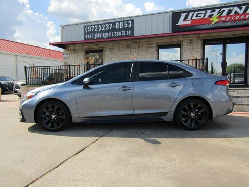 Used 2024 Toyota Corolla SE FWD image 2