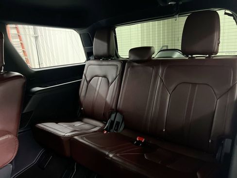 Used 2024 Ford Expedition Limited image 30