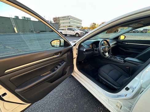 Used 2023 Nissan Altima 2.5 SV image 9