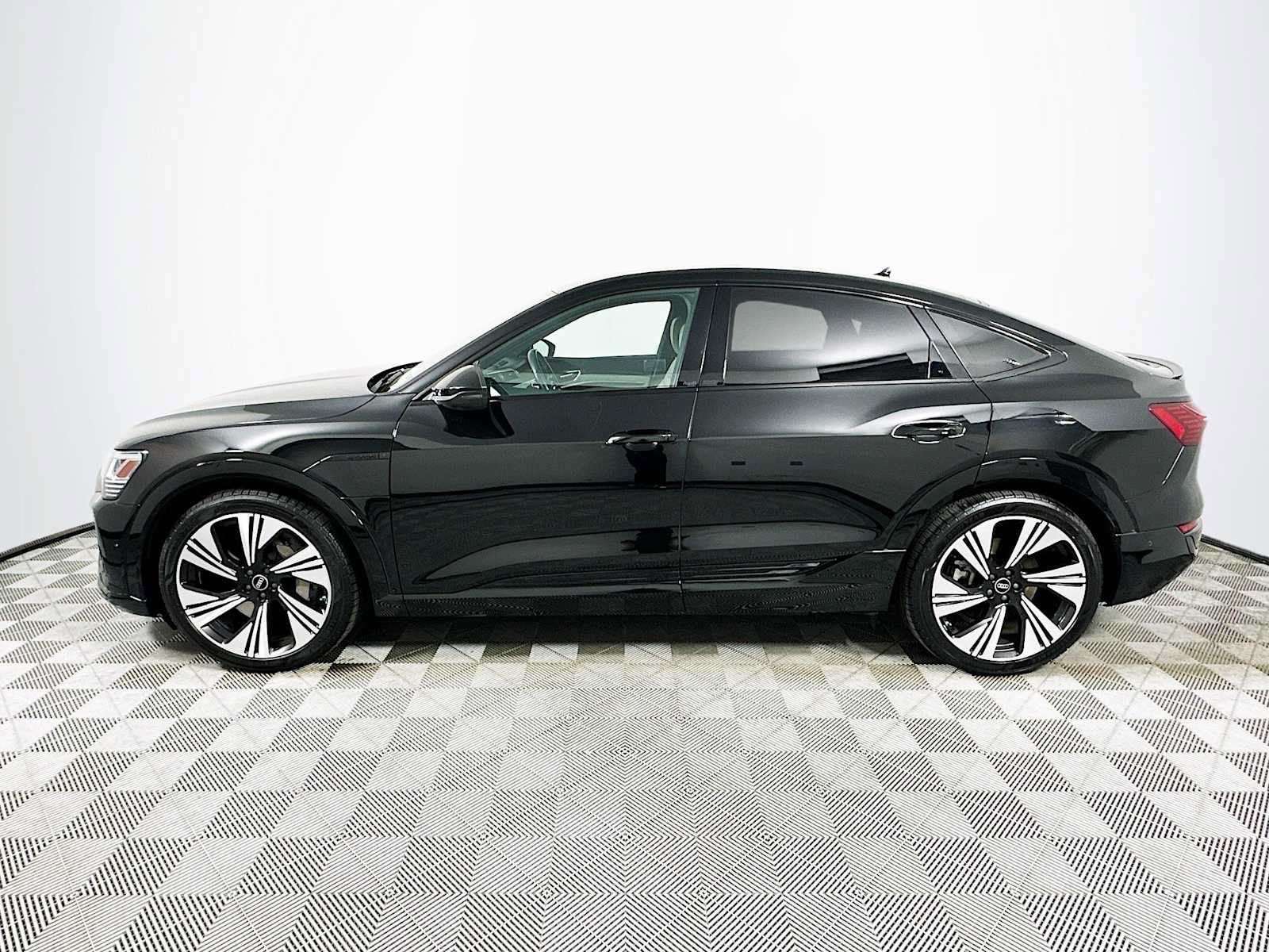 Certified 2024 Audi Q8 e-tron Prestige w/ Prestige Package AWD/4WD image 4