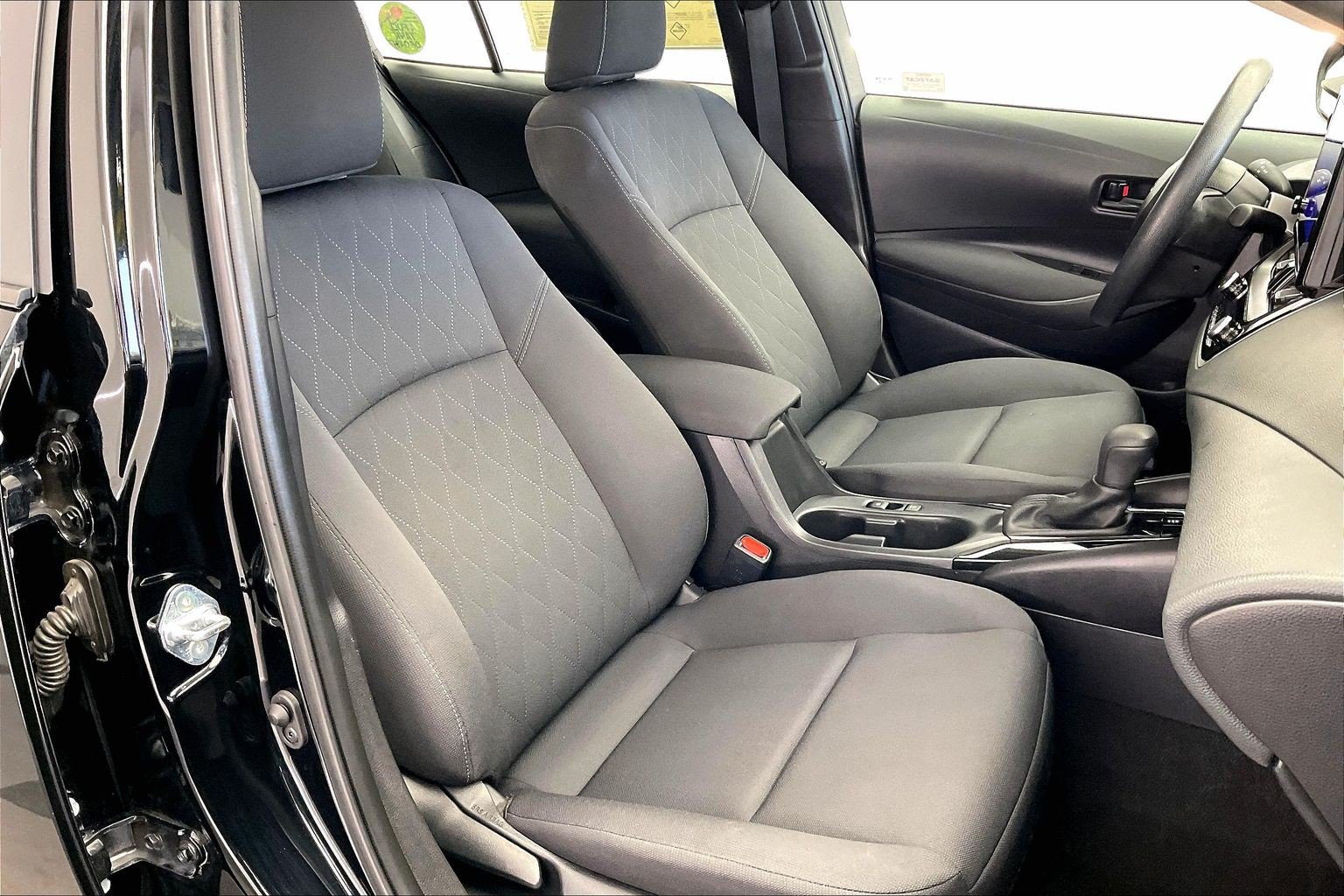 Used 2025 Toyota Corolla LE FWD image 6
