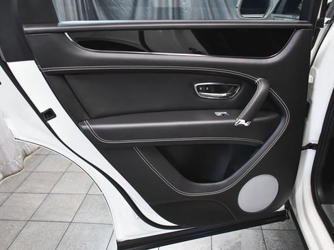 Used 2019 Bentley Bentayga AWD/4WD image 12