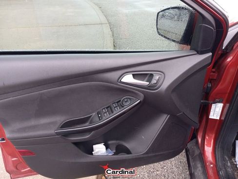 Used 2018 Ford Focus Titanium w/ Titanium Technology Package image 18