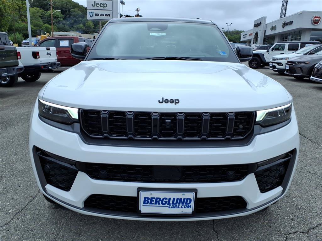 New 2027 Jeep Grand Cherokee Summit AWD/4WD image 9