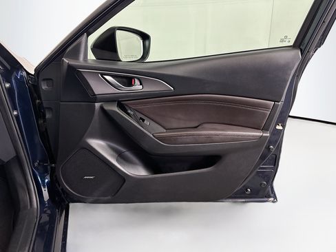 Used 2018 MAZDA MAZDA3 Grand Touring FWD image 32