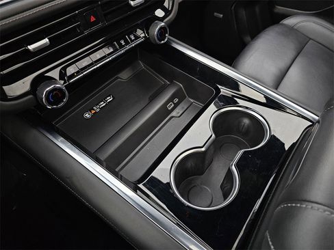 Used 2025 Chevrolet Tahoe Z71 w/ Comfort Package image 29