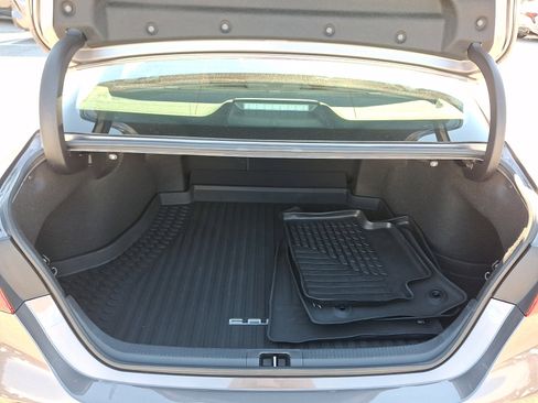 Used 2020 Toyota Camry SE image 28