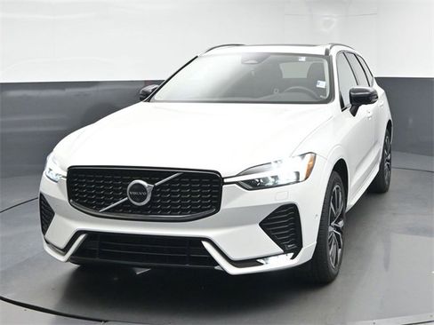 Used 2023 Volvo XC60 B5 Plus w/ Climate Package image 3